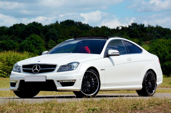 What Does the Future Hold for Electric Vehicles in the UK Automotive Market?